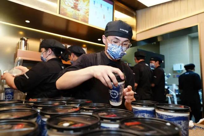 霸王茶姬，想成为“人心品牌”
