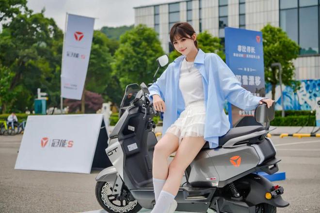 全维度突破！雅迪冠能S长续航进化背后的硬科技逻辑