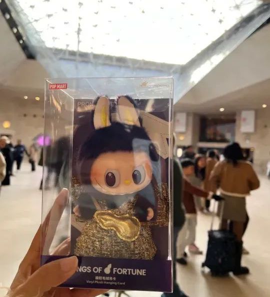 月入5万的富婆：黄金再见，抢LABUBU去了