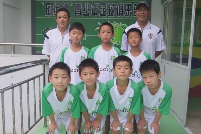 苏超榜首背后，那个差点倾家荡产的“李疯子”