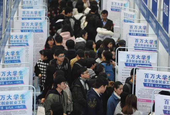 上海外来人口跌破千万！背后藏着什么信号？