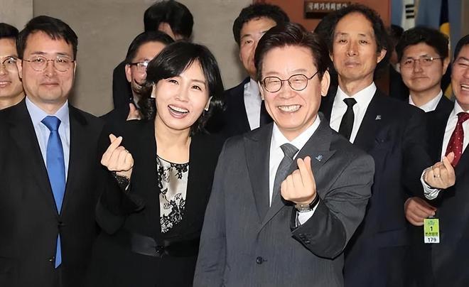 从钢琴教师到第一夫人：金惠景的青瓦台之路