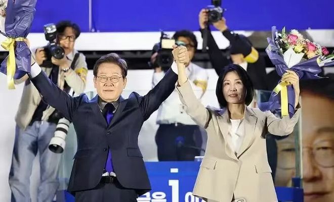 从钢琴教师到第一夫人：金惠景的青瓦台之路