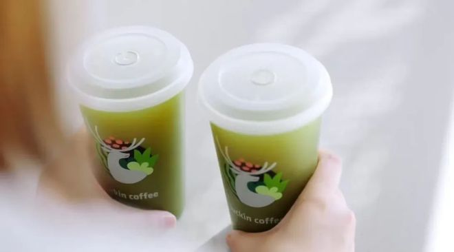 从轻乳茶、果蔬茶到椰子水，揭秘爆款永动机瑞幸背后的品质革命
