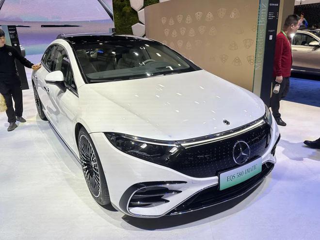 一天三则召回令，奔驰1.61万辆车陷安全危机