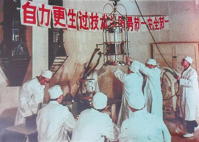 伊朗，为什么就硬不起来？