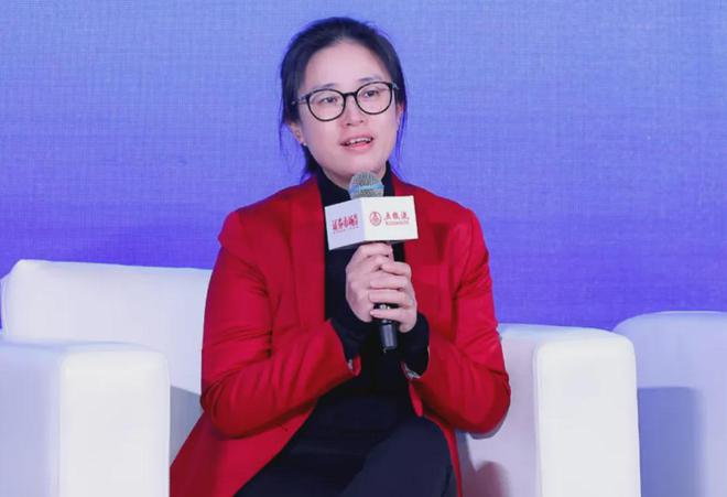 五粮液女高管接棒千亿城商行行长，已代为履行行长职责
