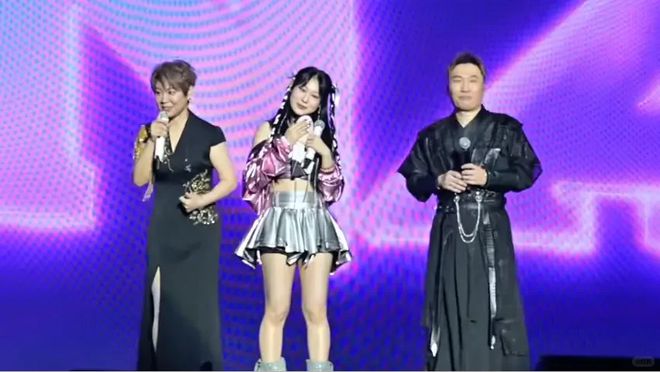 服装抄袭、全闭麦、求观众报销路费，现在只要不是哑巴就能开演唱会捞金了？