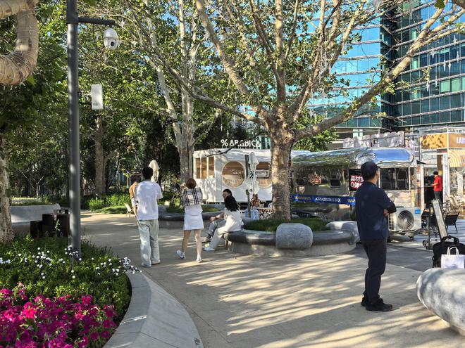 氛围感十足 北京中关村ART PARK大融城西区迎客