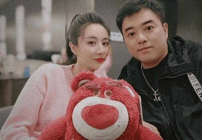 薇娅被曝隐秘“复出”！小程序出镜带货，多款商品售罄，夫妇二人资本动作不断